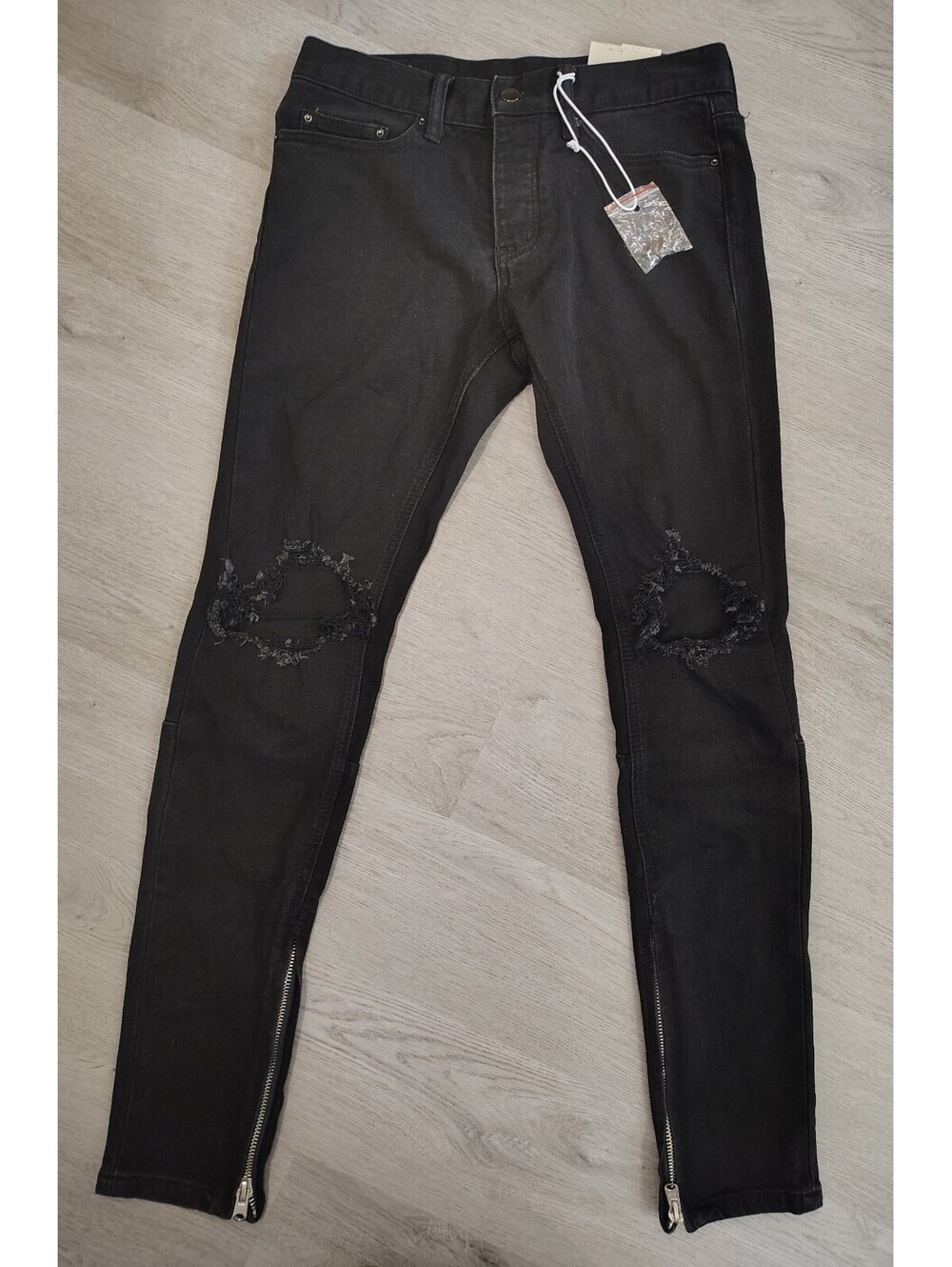 New With Tags! mnml skinny black jeans. Size 29. Waist - 30 inches